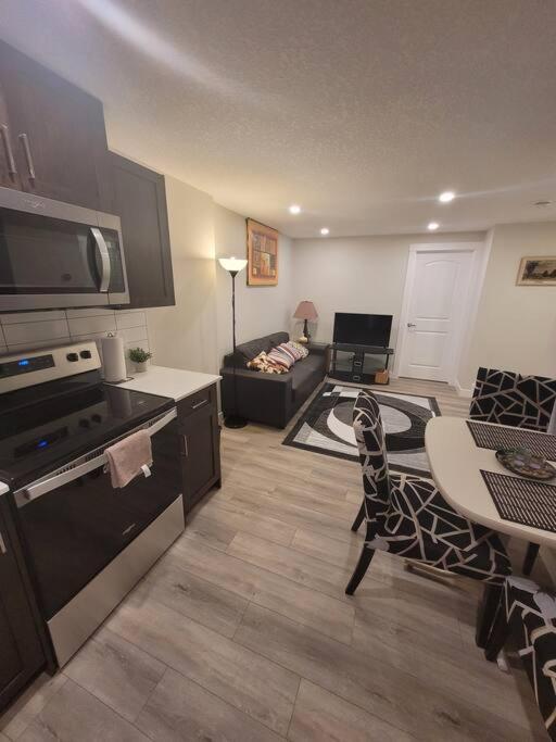 Cozy Brand New 2 Bedroom Suite In YYC Exteriér fotografie